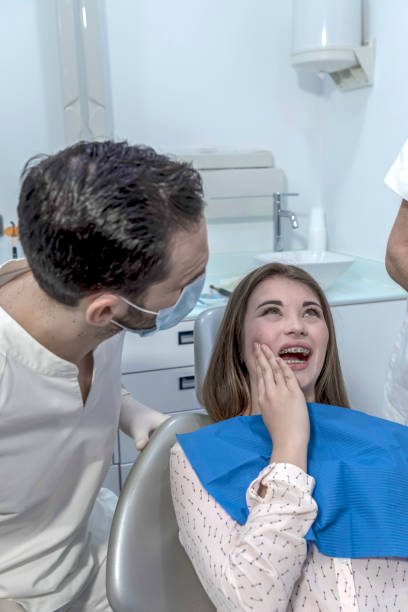 Best Cracked Tooth Emergency Dentist  in Dilkon, AZ